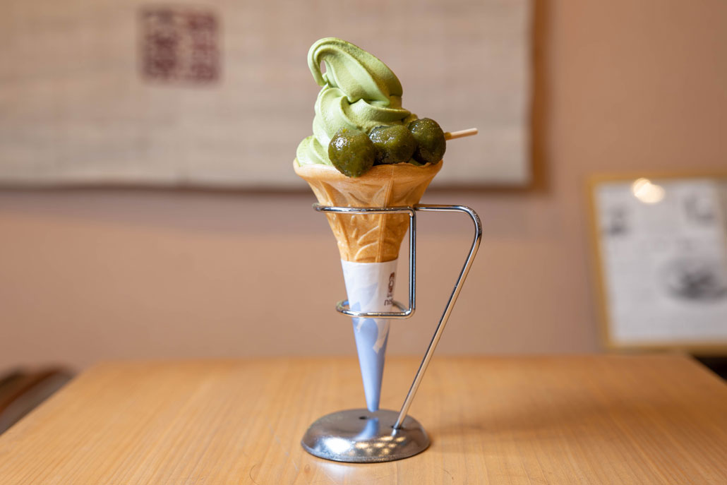 「総本家 大茶萬」で「元祖茶だんご」に舌鼓
