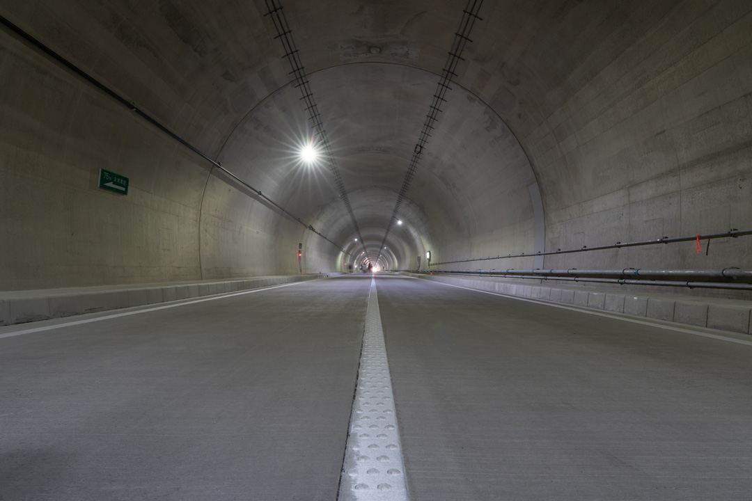 約3キロの鷲峰山トンネル